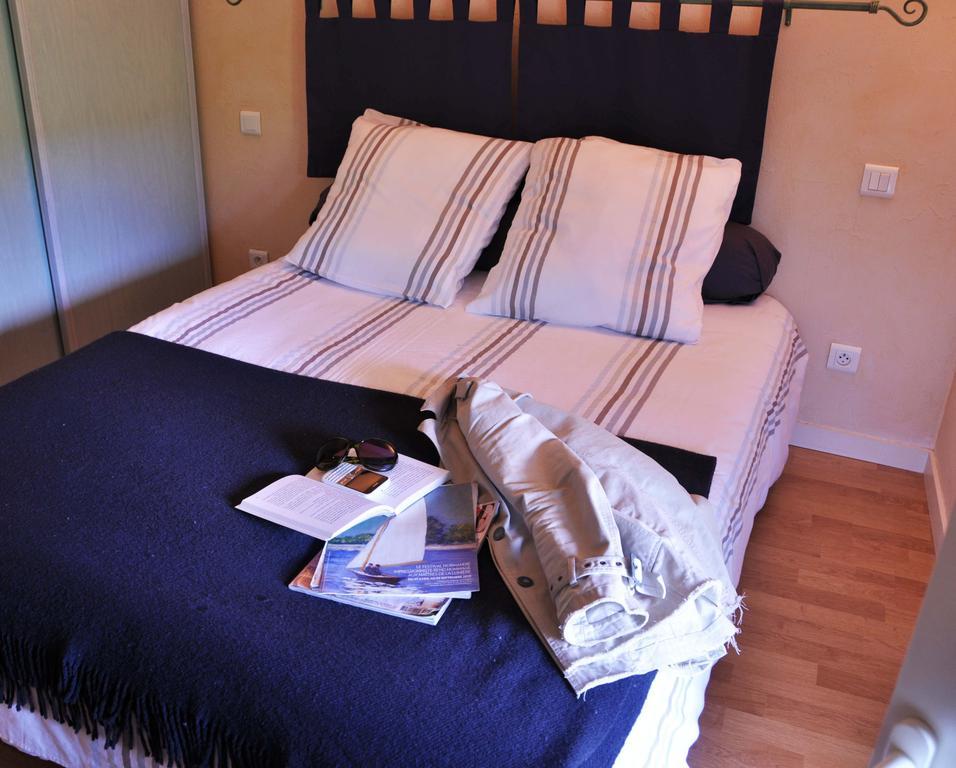 La Ferme Aux Abeilles Hotel Ambierle Bilik gambar