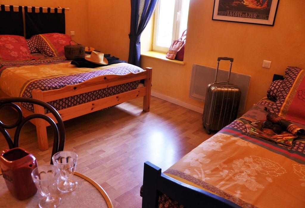 La Ferme Aux Abeilles Hotel Ambierle Bilik gambar